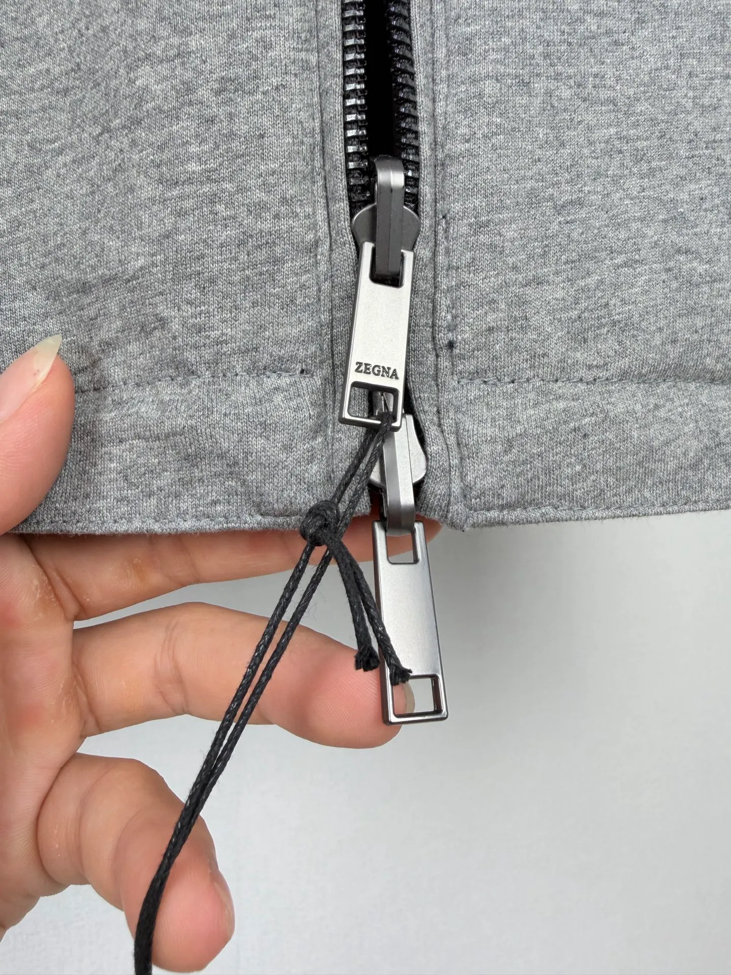 ZEGNA/ Brezza ： 100% ， Wear-Resistant 。 ， ， ， ， 。 Rebound ， ， ， 。 ， ， 。 ， ， 。 ， ， ， ， ， ， 。 ： LOGO， ， 、 、 。 ， ， 。 ， ， ， ， ±0.1mm ， 。 ： Size：46 48 50 52